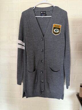 Green Bay Packers Gray Button Cardigan with Patch